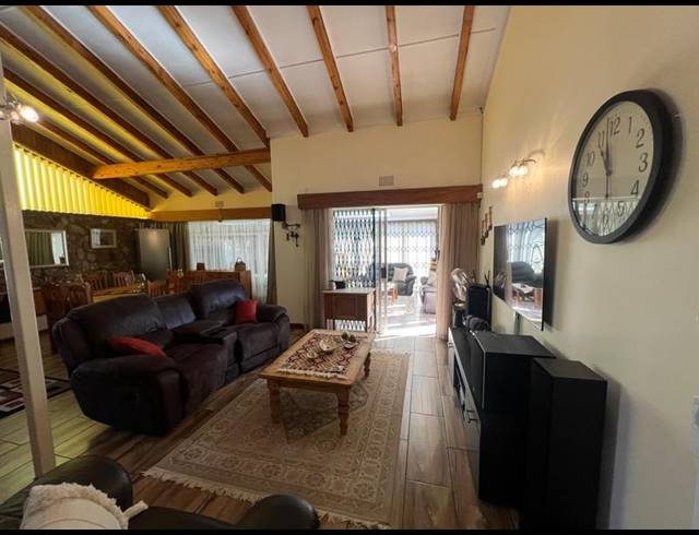 4 BEDROOM HOUSE FOR SALE IN GREENHILLS